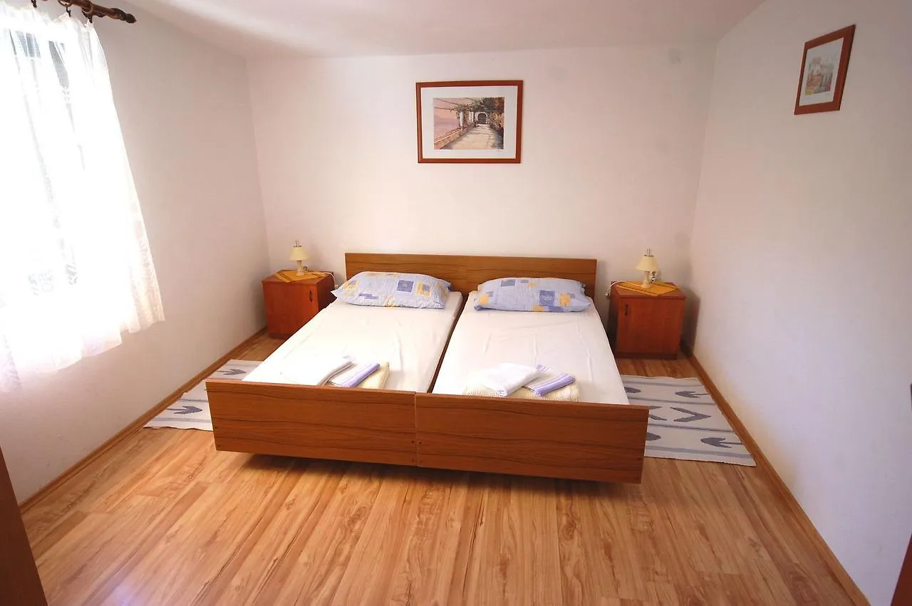 Apartment Zvonko Njivice