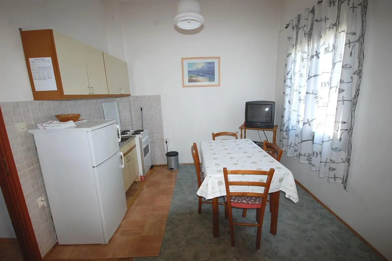Apartment Zvonko Njivice Croatia